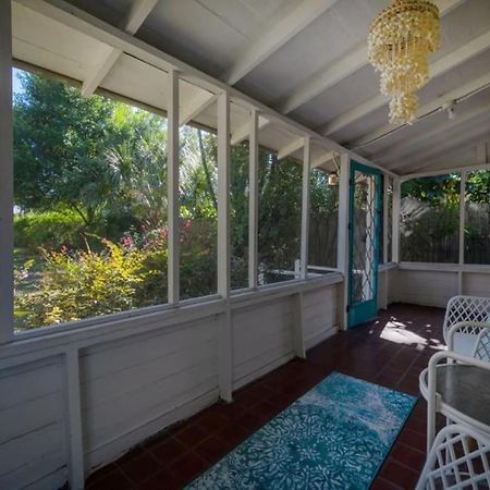 Serene Beachy Bungalow With Large Screened Porch! Tampa Exterior photo