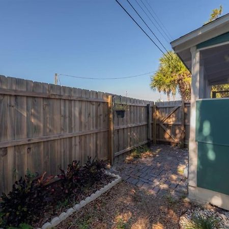 Serene Beachy Bungalow With Large Screened Porch! Tampa Exterior photo