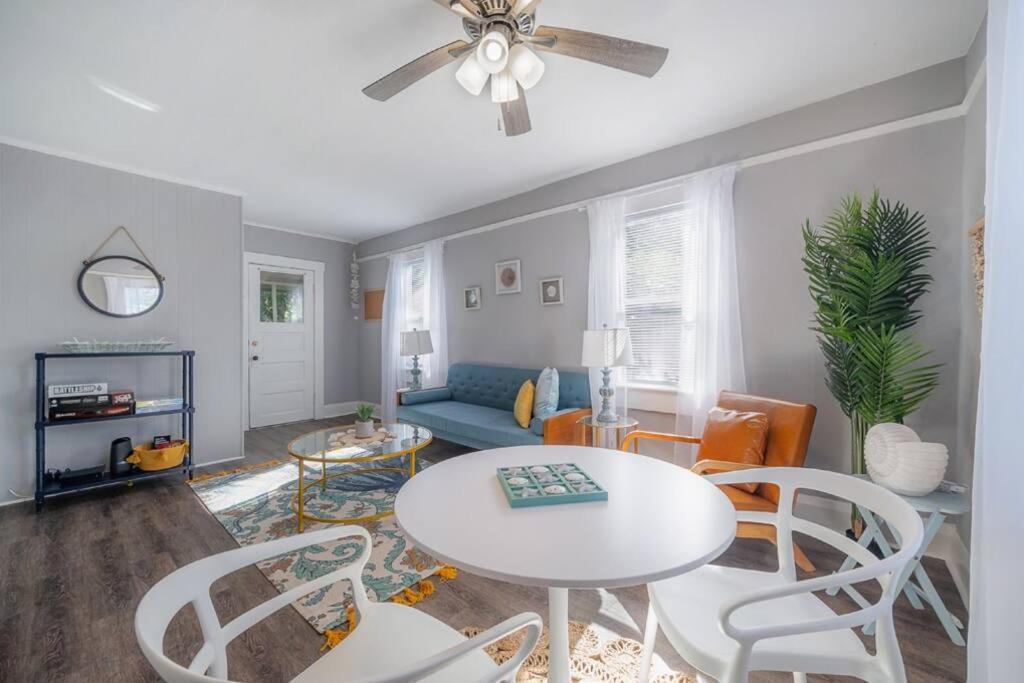 Serene Beachy Bungalow With Large Screened Porch! Tampa Exterior photo