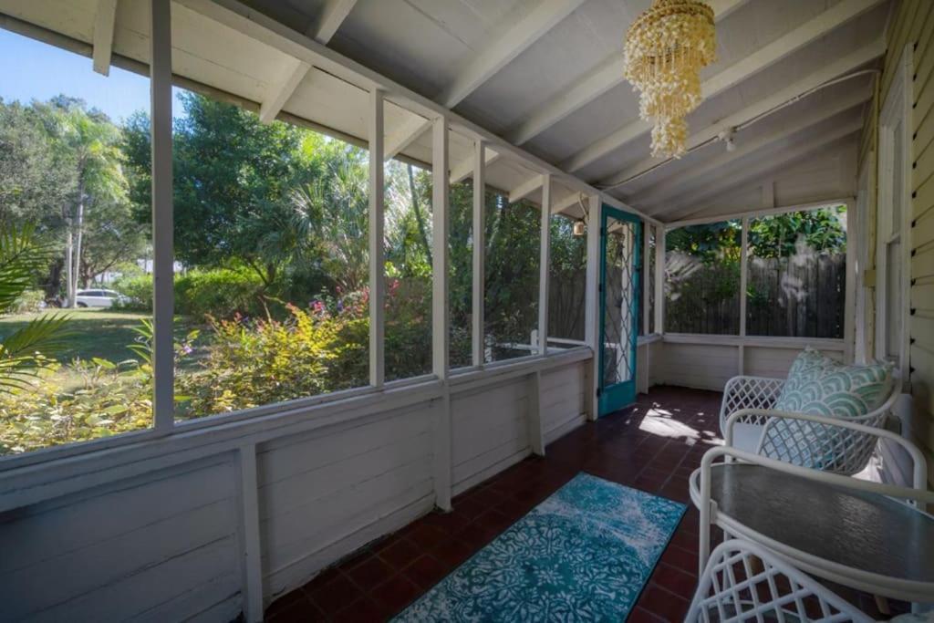 Serene Beachy Bungalow With Large Screened Porch! Tampa Exterior photo