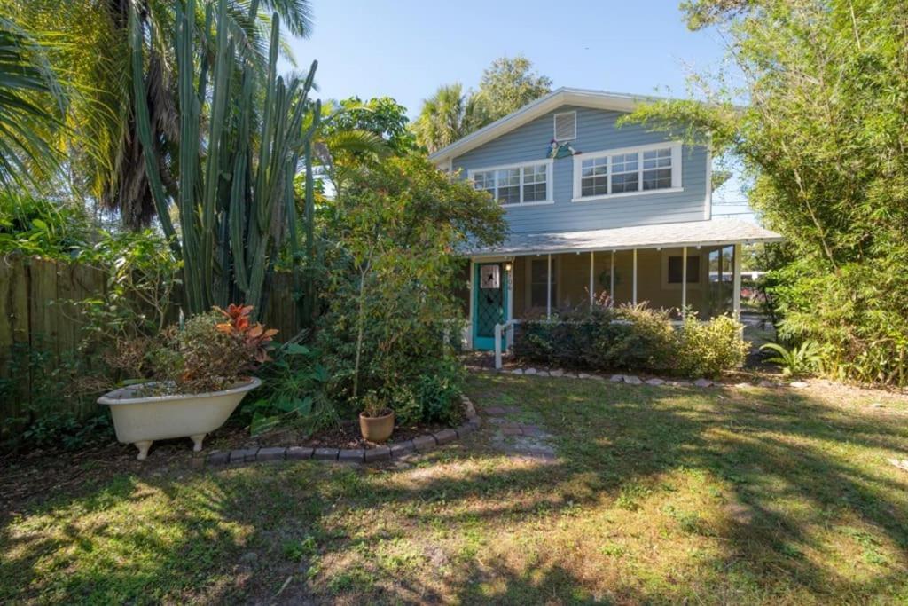 Serene Beachy Bungalow With Large Screened Porch! Tampa Exterior photo