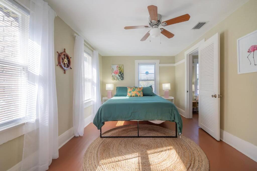 Serene Beachy Bungalow With Large Screened Porch! Tampa Exterior photo