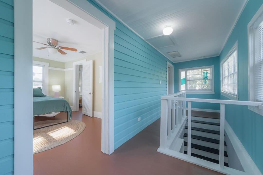 Serene Beachy Bungalow With Large Screened Porch! Tampa Exterior photo