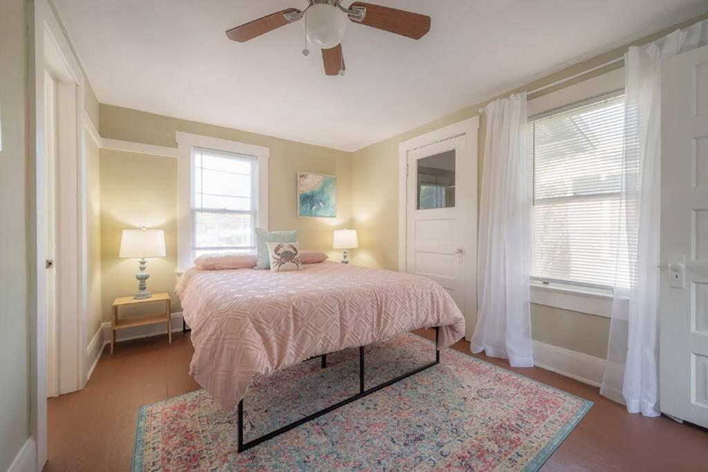 Serene Beachy Bungalow With Large Screened Porch! Tampa Exterior photo