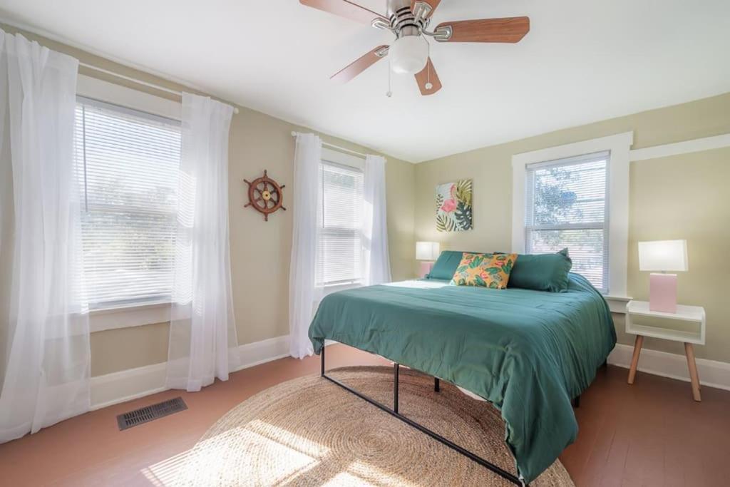Serene Beachy Bungalow With Large Screened Porch! Tampa Exterior photo